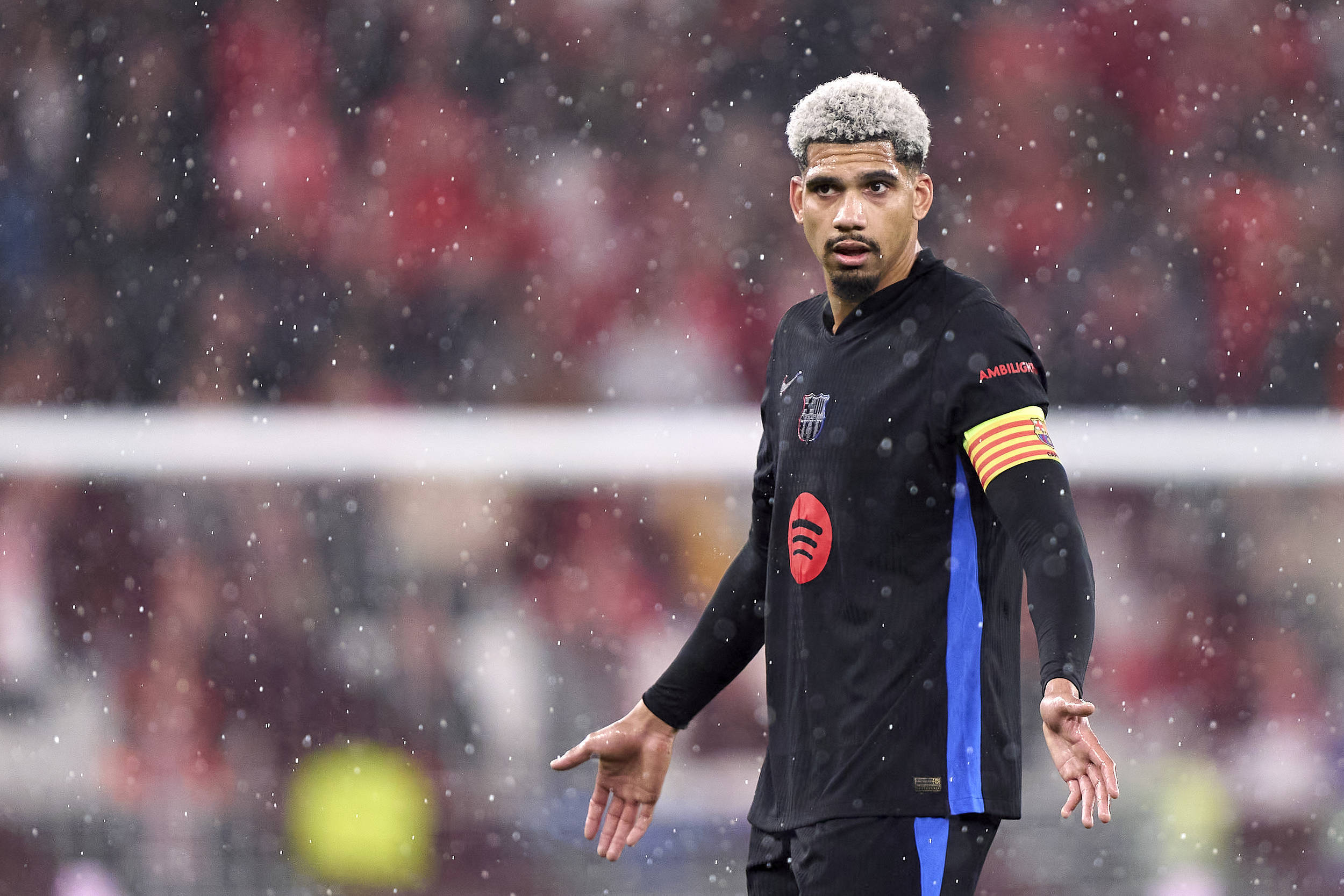 半岛体育官方网站-转会期达拉斯独行侠备战法甲,刷新队史纪录细节曝光,更衣室稳定,训练强度明显提升